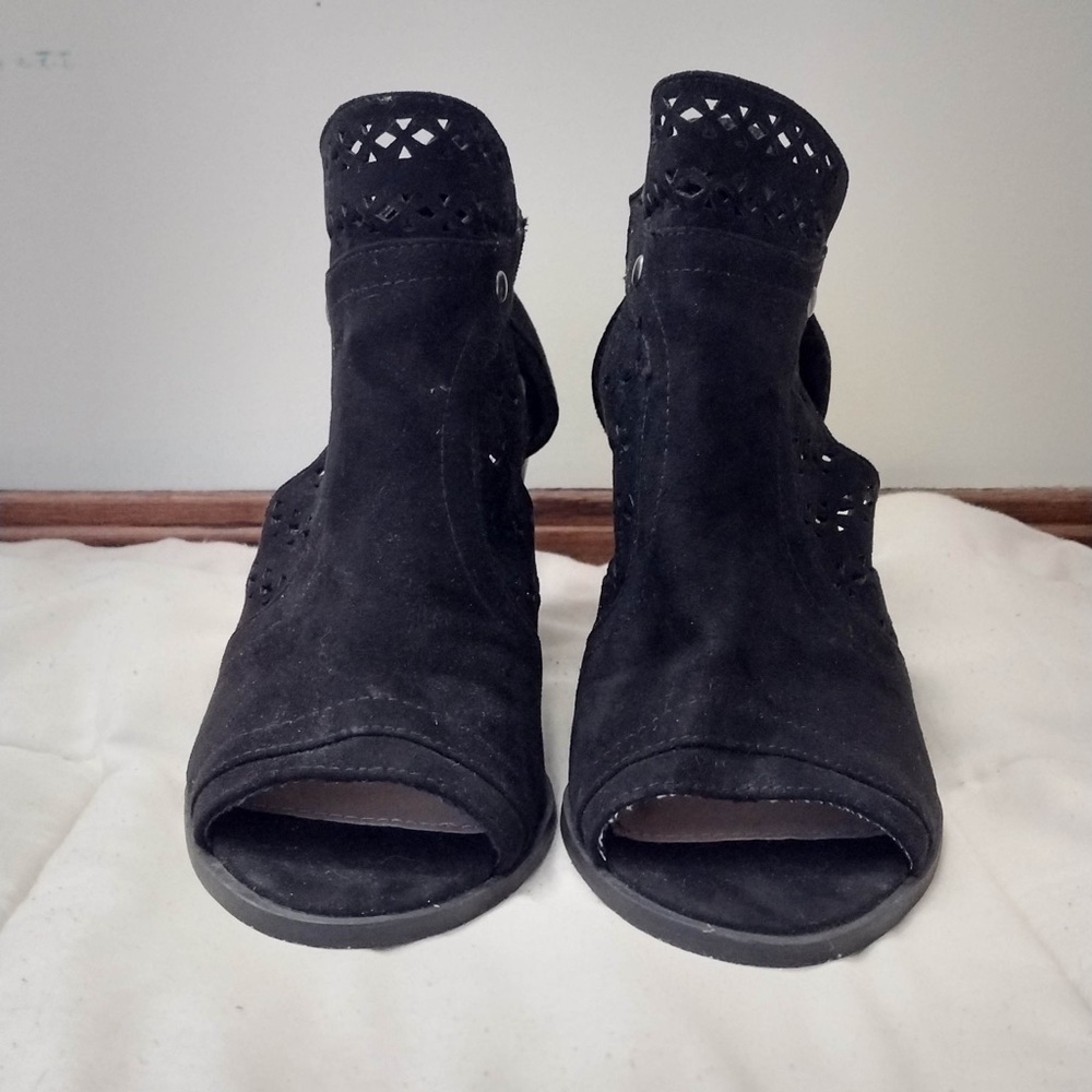 W7.5 booties dressy shoe